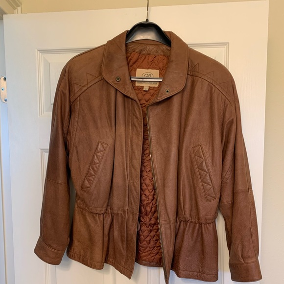 Vintage ladies distressed brown leather jacket. - Picture 4 of 5
